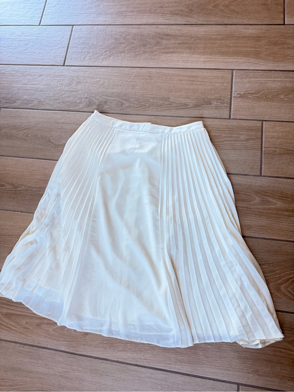 Banana Republic Cream Pleated Button-Front Midi Skirt - Picture 4 of 4